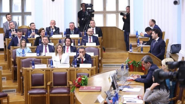 НОВА ВЛАДА, НОВЕ И ПОДЕЛЕ: Жива дипломатска активност првог дана извршне власти у Црној Гори НОВА ВЛАДА, НОВЕ И ПОДЕЛЕ: Жива дипломатска активност првог дана извршне власти у Црној Гори