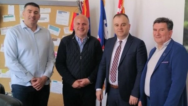 ЈАЧАЊЕ ДЕЦЕНИЈСКИХ ПРИЈАТЕЉСКИХ ВЕЗА: Ускоро братимљење Звездаре и Херцег Новог ЈАЧАЊЕ ДЕЦЕНИЈСКИХ ПРИЈАТЕЉСКИХ ВЕЗА: Ускоро братимљење Звездаре и Херцег Новог