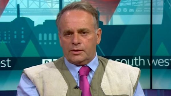 ПРЕСЕЛИ МУ ПОРНИЋИ: Британски посланик поднео оставку - током седнице парламента гледао „садржаје за одрасле“ (ВИДЕО) ПРЕСЕЛИ МУ ПОРНИЋИ: Британски посланик поднео оставку - током седнице парламента гледао „садржаје за одрасле“ (ВИДЕО)