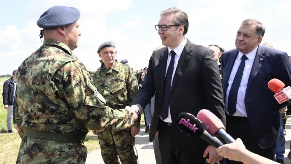 ПРЕДСЕДНИК ОБЈАВИО ВИДЕО СА ШТИТА 2022: Поносан сам на нашу војску - нека живи Србија! (ВИДЕО) ПРЕДСЕДНИК ОБЈАВИО ВИДЕО СА ШТИТА 2022: Поносан сам на нашу војску - нека живи Србија! (ВИДЕО)