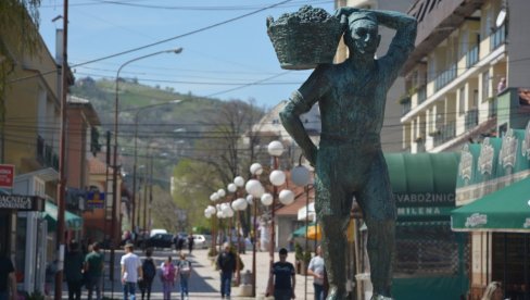 НЕСВАКИДАШЊИ ПОКУШАЈ ПЉАЧКЕ БАНКЕ: Улетео је маскиран у пословницу у Александровцу, уследио је обрт