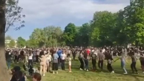 ЖИВЕЋЕ ОВАЈ НАРОД! На Ади и Авали Први мај уз огромно српско коло (ВИДЕО) ЖИВЕЋЕ ОВАЈ НАРОД! На Ади и Авали Први мај уз огромно српско коло (ВИДЕО)