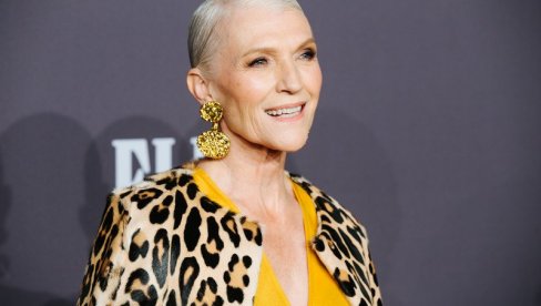 MAJKA ILONA MASKA POSTALA REPUBLIKANKA: Upozorila ženske glasače da ne dozvole da im ispiraju mozak MAJKA ILONA MASKA POSTALA REPUBLIKANKA: Upozorila ženske glasače da ne dozvole da im ispiraju mozak