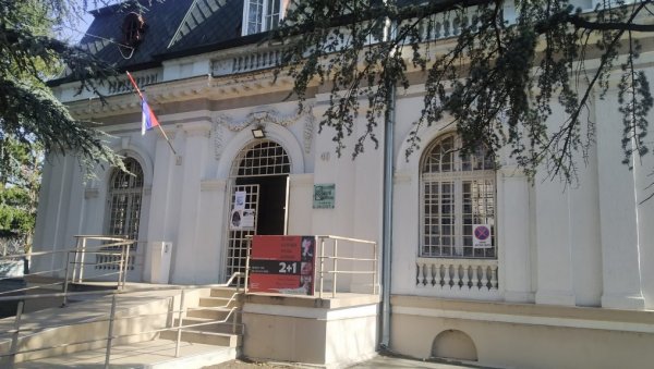 ПРОМОЦИЈА КЊИГА ПАРАЋИНСКЕ НОВИНАРКЕ: Роман и народна медицина Милице Живковић ПРОМОЦИЈА КЊИГА ПАРАЋИНСКЕ НОВИНАРКЕ: Роман и народна медицина Милице Живковић