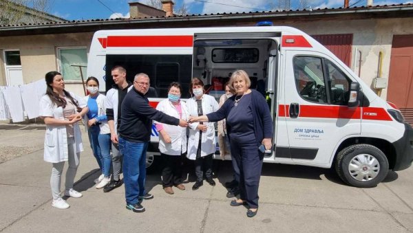 НОВО САНИТЕТСКО ВОЗИЛО ЗА ДОМ ЗДРАВЉА У СРПСКОЈ ЦРЊИ: Даница Вучуревић Ђукин се захвалила Министарству здравља Србије НОВО САНИТЕТСКО ВОЗИЛО ЗА ДОМ ЗДРАВЉА У СРПСКОЈ ЦРЊИ: Даница Вучуревић Ђукин се захвалила Министарству здравља Србије