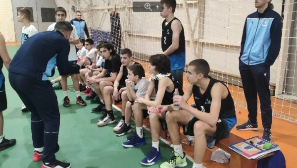 КОШАРКА ОПЕТ У ЂУРИНОЈ ВАРОШИ: Млади кошаркаши Академца из Српске Црње такмичиће се у оквиру Летње лиге (ФОТО) КОШАРКА ОПЕТ У ЂУРИНОЈ ВАРОШИ: Млади кошаркаши Академца из Српске Црње такмичиће се у оквиру Летње лиге (ФОТО)