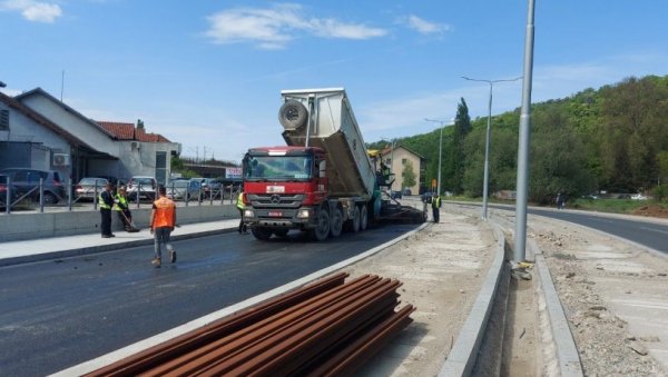 АУТОМОБИЛИ ЋЕ ПРОЛАЗИТИ БУЛЕВАРОМ ДО КРАЈА НЕДЕЉЕ: Саобраћај ће коначно потећи кроз Патријарха Павла у Раковици