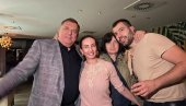 ДОДИК ДОБИО СЕДМУ УНУКУ: Ори се Српкиња је мене мајка родила (ВИДЕО) ДОДИК ДОБИО СЕДМУ УНУКУ: Ори се Српкиња је мене мајка родила (ВИДЕО)
