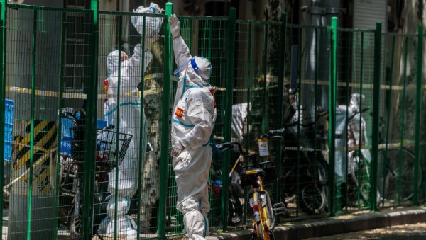 НАРОД И ДАЉЕ ПОД КЉУЧЕМ: Због ширења корона вируса пооштрена изолација у Шангају и Пекингу НАРОД И ДАЉЕ ПОД КЉУЧЕМ: Због ширења корона вируса пооштрена изолација у Шангају и Пекингу