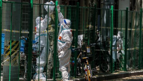 OVAKO DANAS IZGLEDAJU ULICE ŠANGAJA: Građani izašli u kratku šetnju i kupovinu namirnica (FOTO) OVAKO DANAS IZGLEDAJU ULICE ŠANGAJA: Građani izašli u kratku šetnju i kupovinu namirnica (FOTO)
