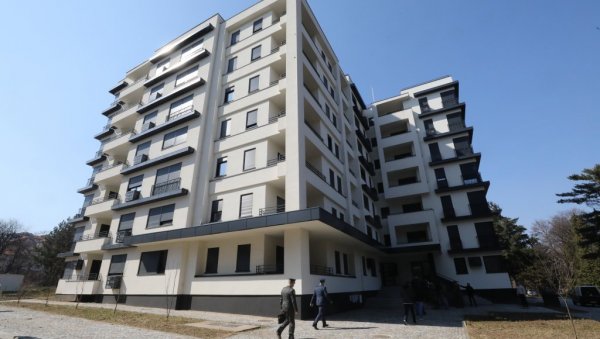 КВАДРАТ СКУПЉИ И ДО 250 ЕВРА: Упркос пандемији и рату у Украјини, цене станова у свим већим градовима у Србији више и до 23 одсто КВАДРАТ СКУПЉИ И ДО 250 ЕВРА: Упркос пандемији и рату у Украјини, цене станова у свим већим градовима у Србији више и до 23 одсто