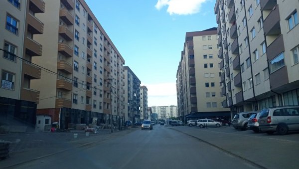 ОПЉАЧКАНА СРПСКА КУЋА У БАТУСУ КОД КОСОВА ПОЉА: На мети дом Драгише Мирића - члана Привременог органа општине Дечани ОПЉАЧКАНА СРПСКА КУЋА У БАТУСУ КОД КОСОВА ПОЉА: На мети дом Драгише Мирића - члана Привременог органа општине Дечани