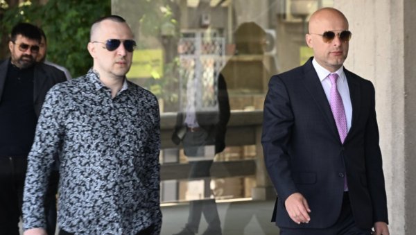 ЗОРАН МАРЈАНОВИЋ СТИГАО У СУД: Наставља се суђење за убиство певачице Јелене (ФОТО) ЗОРАН МАРЈАНОВИЋ СТИГАО У СУД: Наставља се суђење за убиство певачице Јелене (ФОТО)