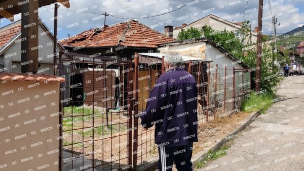 ДРЖАО САМ КРВАВОГ СИНА НА РУКАМА: Исповест оца тешко повређеног младића из Врања (ФОТО/ВИДЕО) ДРЖАО САМ КРВАВОГ СИНА НА РУКАМА: Исповест оца тешко повређеног младића из Врања (ФОТО/ВИДЕО)