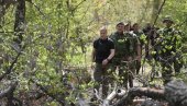 СТЕФАНОВИЋ У КОПНЕНОЈ ЗОНИ БЕЗБЕДНОСТИ: Министар обишао базе „Грлић“ и „Велики трн” СТЕФАНОВИЋ У КОПНЕНОЈ ЗОНИ БЕЗБЕДНОСТИ: Министар обишао базе „Грлић“ и „Велики трн”