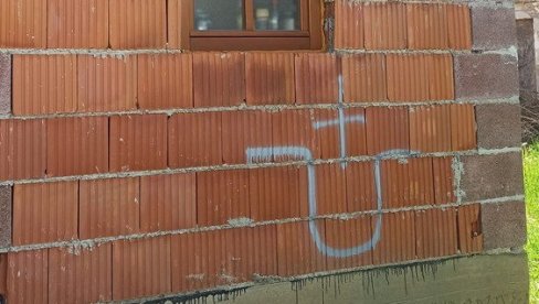 USTAŠKI SIMBOLI OSVANULI U SELU U HRVATSKOJ: Uznemireno pretežno srpsko stanovništvo sela Bobota USTAŠKI SIMBOLI OSVANULI U SELU U HRVATSKOJ: Uznemireno pretežno srpsko stanovništvo sela Bobota