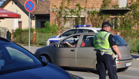 ZA VOLANOM SA VIŠE OD DVA PROMILA ALKOHOLA U KRVI: Policija imala pune ruke posla