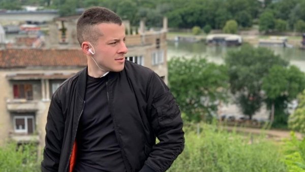МЛАДИЋ ИЗ ВРАЊА ПРОНАШАО НОВЧАНИК ПУН ПАРА И ВРАТИО ГА: Ни тренутак нисам имао дилему да треба да пронађем власника МЛАДИЋ ИЗ ВРАЊА ПРОНАШАО НОВЧАНИК ПУН ПАРА И ВРАТИО ГА: Ни тренутак нисам имао дилему да треба да пронађем власника