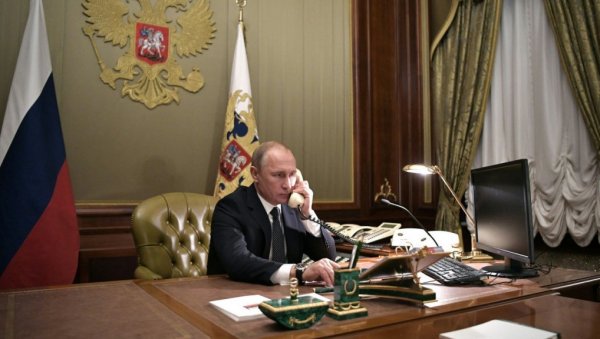 ПРИМЕНА ТРИЛАТЕРАЛНИХ СПОРАЗУМА: Путин разговарао са Пашињаном, дотакли се и хуманитарне кризе ПРИМЕНА ТРИЛАТЕРАЛНИХ СПОРАЗУМА: Путин разговарао са Пашињаном, дотакли се и хуманитарне кризе