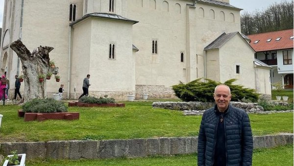 ПОСЕТА МИЛЕШЕВИ: Зоран Радојичић искористио мини-одмор да обиђе манастир ПОСЕТА МИЛЕШЕВИ: Зоран Радојичић искористио мини-одмор да обиђе манастир