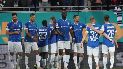 LJILJANI (NE)ODUSTAJU OD BUNDESLIGE: Derbi začelja na Rur stadionu donosi otvoren fudbal LJILJANI (NE)ODUSTAJU OD BUNDESLIGE: Derbi začelja na Rur stadionu donosi otvoren fudbal