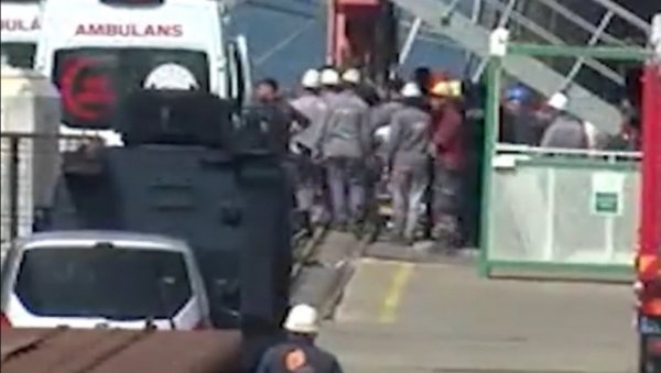 ЕКСПЛОДИРАО БРОД У ИСТАНБУЛУ: Најмање петоро повређених (ВИДЕО) ЕКСПЛОДИРАО БРОД У ИСТАНБУЛУ: Најмање петоро повређених (ВИДЕО)