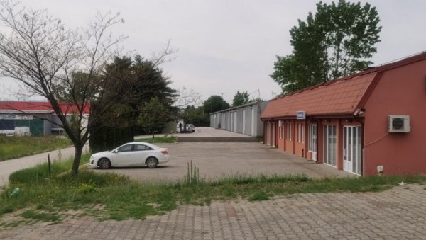 НЕСРЕЋА У НИШКОЈ ФИРМИ: Тешко повређен радник, притиснуо га кран НЕСРЕЋА У НИШКОЈ ФИРМИ: Тешко повређен радник, притиснуо га кран