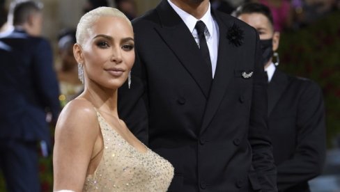 KIM KARDAŠIJAN IMA NOVOG DEČKA! Dovela ga na Superboul, Ameri zatečeni! (VIDEO)