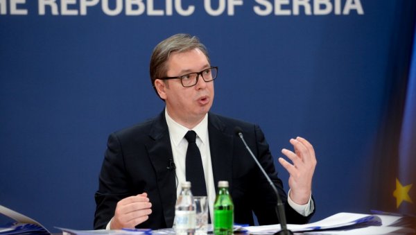 ДРЖИМО ФИНАНСИЈЕ ЗАХВАЉУЈУЋИ ДИСЦИПЛИНИ: Вучић поручио - Нећу да остављам високу стопу јавног дуга нашој деци ДРЖИМО ФИНАНСИЈЕ ЗАХВАЉУЈУЋИ ДИСЦИПЛИНИ: Вучић поручио - Нећу да остављам високу стопу јавног дуга нашој деци