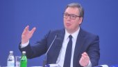 VUČIĆ PORUČIO GRAĐANIMA: Ogromni su pritisci na našu zemlju, nastavićemo da se borimo (VIDEO)