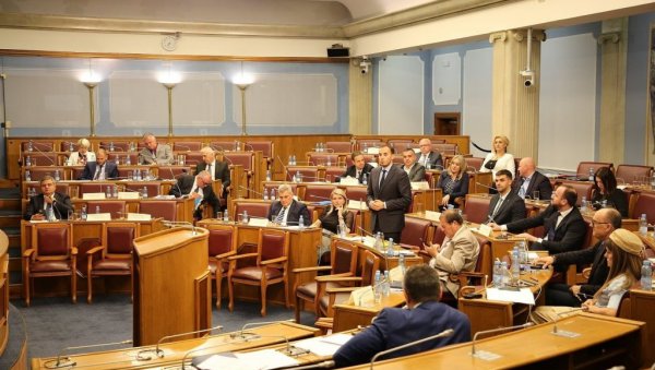 ИЗБОРНИ РОК ПОНОВО ПРЕД ПОСЛАНИЦИМА: Након усвајања допуна Закона о локалној самоуправи, председник тражи ново одлучивање ИЗБОРНИ РОК ПОНОВО ПРЕД ПОСЛАНИЦИМА: Након усвајања допуна Закона о локалној самоуправи, председник тражи ново одлучивање