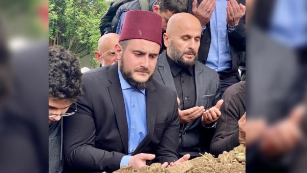 ПОНОВО САХРАЊЕН МУАМЕР ЗУКОРЛИЋ: Опроштај од Муфтије у Новом Пазару (ФОТО) ПОНОВО САХРАЊЕН МУАМЕР ЗУКОРЛИЋ: Опроштај од Муфтије у Новом Пазару (ФОТО)