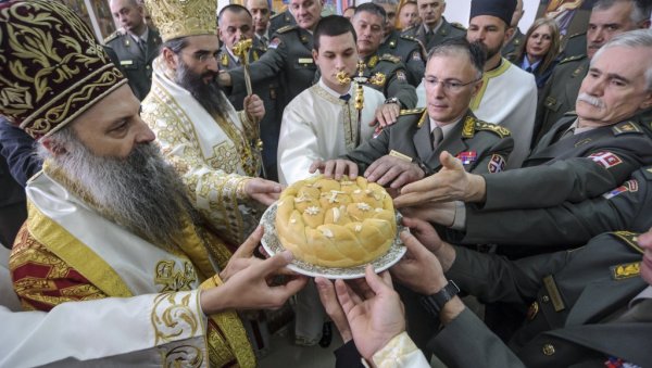 СВЕЧАНО У ГЕНЕРАЛШТАБУ ВОЈСКЕ СРБИЈЕ: Свету архијерејску литургију служили патријарх Порфирије и епископ Арсеније (ФОТО) СВЕЧАНО У ГЕНЕРАЛШТАБУ ВОЈСКЕ СРБИЈЕ: Свету архијерејску литургију служили патријарх Порфирије и епископ Арсеније (ФОТО)