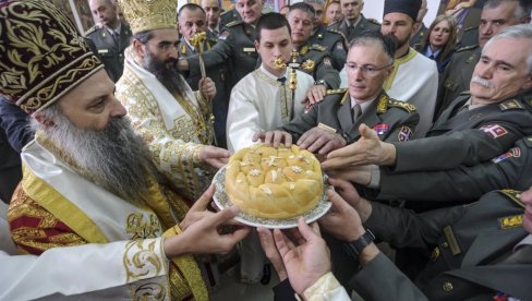 SVEČANO U GENERALŠTABU VOJSKE SRBIJE: Svetu arhijerejsku liturgiju služili patrijarh Porfirije i episkop Arsenije (FOTO) SVEČANO U GENERALŠTABU VOJSKE SRBIJE: Svetu arhijerejsku liturgiju služili patrijarh Porfirije i episkop Arsenije (FOTO)