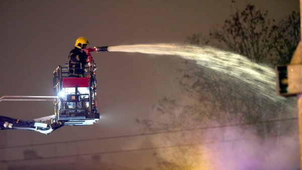 ПОЖАР У СИНЂЕЛИЋЕВОЈ У ЗЕМУНУ: Ватрогасне службе изашле на терен