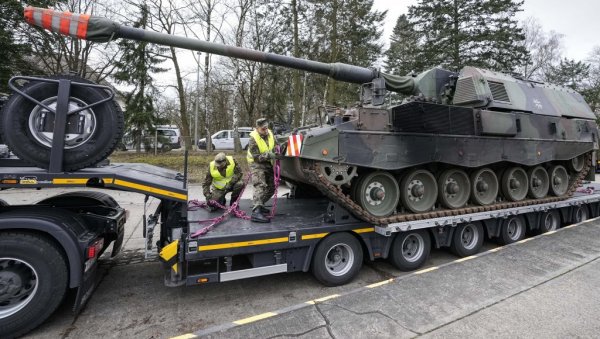 НЕМАЧКИ МЕДИЈИ: Оружане снаге Украјине суочиле су се са недостатком резервних делова за  хаубице ПзХ 2000 испоручених из Берлина