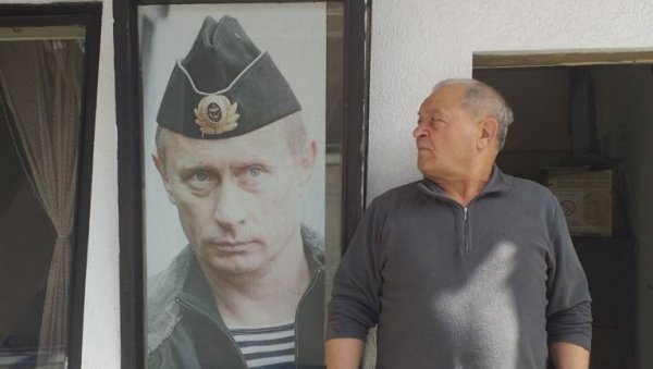 ПЉЕСКАВИЦА ПОД ПУТИНОМ: Легенда Трговишта Мирисом Роштиља обојио град на Трипушници ПЉЕСКАВИЦА ПОД ПУТИНОМ: Легенда Трговишта Мирисом Роштиља обојио град на Трипушници