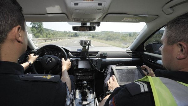 ДНЕВНО 300 КАЗНИ ЗА ПРЕБРЗУ ВОЖЊУ: Начелник Управе саобраћајне полиције у Београду, за Новости, о резултатима појачане контроле ДНЕВНО 300 КАЗНИ ЗА ПРЕБРЗУ ВОЖЊУ: Начелник Управе саобраћајне полиције у Београду, за Новости, о резултатима појачане контроле