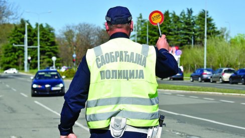 ПО ДВЕ ОСОБЕ ТЕЖЕ И ЛАКШЕ ПОВРЕЂЕНЕ: У Јужнобачком округу се за дан догодило седам саобраћајних несрећа