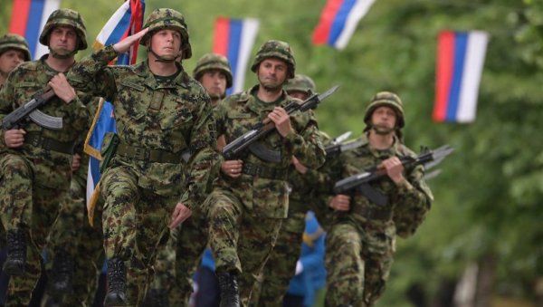 МЛАДИЋИ РОЂЕНИ ОВЕ ГОДИНЕ ЋЕ ПРВИ У ВОЈСКУ: Генерал Мојсиловић открио све детаље о служењу војног рока МЛАДИЋИ РОЂЕНИ ОВЕ ГОДИНЕ ЋЕ ПРВИ У ВОЈСКУ: Генерал Мојсиловић открио све детаље о служењу војног рока