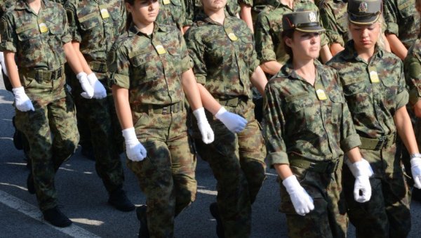 ПРЕДСЕДНИК ВУЧИЋ О ВРАЋАЊУ ВОЈНОГ РОКА: Угледам се на на најразвијеније земље ПРЕДСЕДНИК ВУЧИЋ О ВРАЋАЊУ ВОЈНОГ РОКА: Угледам се на на најразвијеније земље