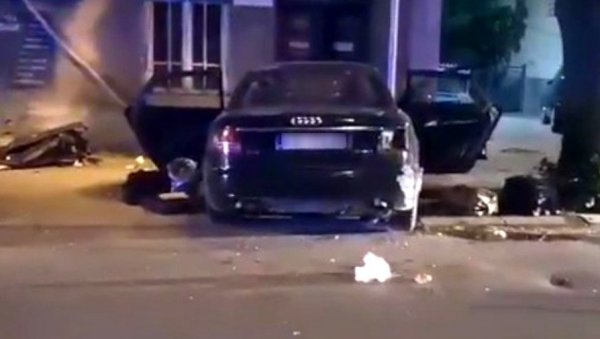 ДЕТАЉИ ТЕШКЕ НЕСРЕЋЕ У НИШУ: Мушкарац има прелом бутне кости, сестра учеснице Задруге задржана у Клиници (ФОТО/ВИДЕО) ДЕТАЉИ ТЕШКЕ НЕСРЕЋЕ У НИШУ: Мушкарац има прелом бутне кости, сестра учеснице Задруге задржана у Клиници (ФОТО/ВИДЕО)