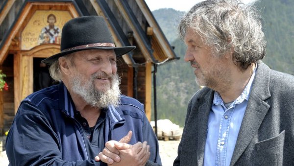 НЕМА ВИШЕ ПРАВИХ ХЕРОЈА: Ирански редитељ Ашгар Фархади у онлајн обраћању медијима и учесницима фестивала Кустендорф НЕМА ВИШЕ ПРАВИХ ХЕРОЈА: Ирански редитељ Ашгар Фархади у онлајн обраћању медијима и учесницима фестивала Кустендорф