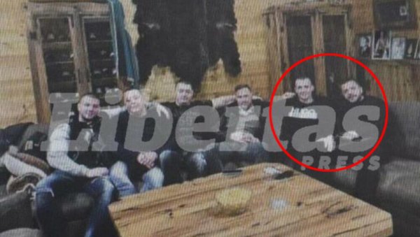 ОДЛОЖЕНА СЕДНИЦА О ВЕЗАМА ЛАЗОВИЋА И КРИМИНАЛАЦА! Посланици ДПС-а нису дошли - кланови јачи од државе? ОДЛОЖЕНА СЕДНИЦА О ВЕЗАМА ЛАЗОВИЋА И КРИМИНАЛАЦА! Посланици ДПС-а нису дошли - кланови јачи од државе?