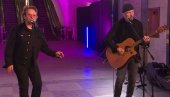 U2 У КИЈЕВСКОМ МЕТРОУ: Боно и Еџ одржали концерт у Украјини (ВИДЕО)