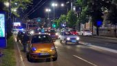 СРЕЋОМ НЕМА ПОВРЕЂЕНИХ: Саобраћајна несрећа у центру Београда (ФОТО) СРЕЋОМ НЕМА ПОВРЕЂЕНИХ: Саобраћајна несрећа у центру Београда (ФОТО)
