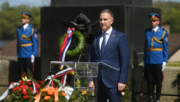 БЕСКРАЈНО ХВАЛА НАШИМ ПРЕЦИМА: Министар Стефановић поводом Дана победе и Дана Европе БЕСКРАЈНО ХВАЛА НАШИМ ПРЕЦИМА: Министар Стефановић поводом Дана победе и Дана Европе