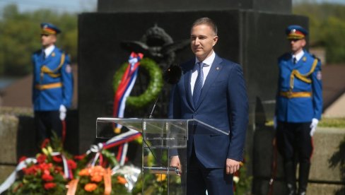 BESKRAJNO HVALA NAŠIM PRECIMA: Ministar Stefanović povodom Dana pobede i Dana Evrope BESKRAJNO HVALA NAŠIM PRECIMA: Ministar Stefanović povodom Dana pobede i Dana Evrope