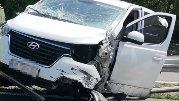 ПЕТОРО УКРАЈИНАЦА ПОВРЕЂЕНО У НЕСРЕЋИ КОД НИША: Мајка и четворо деце збринути у Клиничком центру (ФОТО) ПЕТОРО УКРАЈИНАЦА ПОВРЕЂЕНО У НЕСРЕЋИ КОД НИША: Мајка и четворо деце збринути у Клиничком центру (ФОТО)