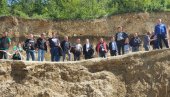 ПРОТЕСТИ ЗБОГ ПУТА: Огорченост мештана три угљевичка села услед ширења копа ПРОТЕСТИ ЗБОГ ПУТА: Огорченост мештана три угљевичка села услед ширења копа